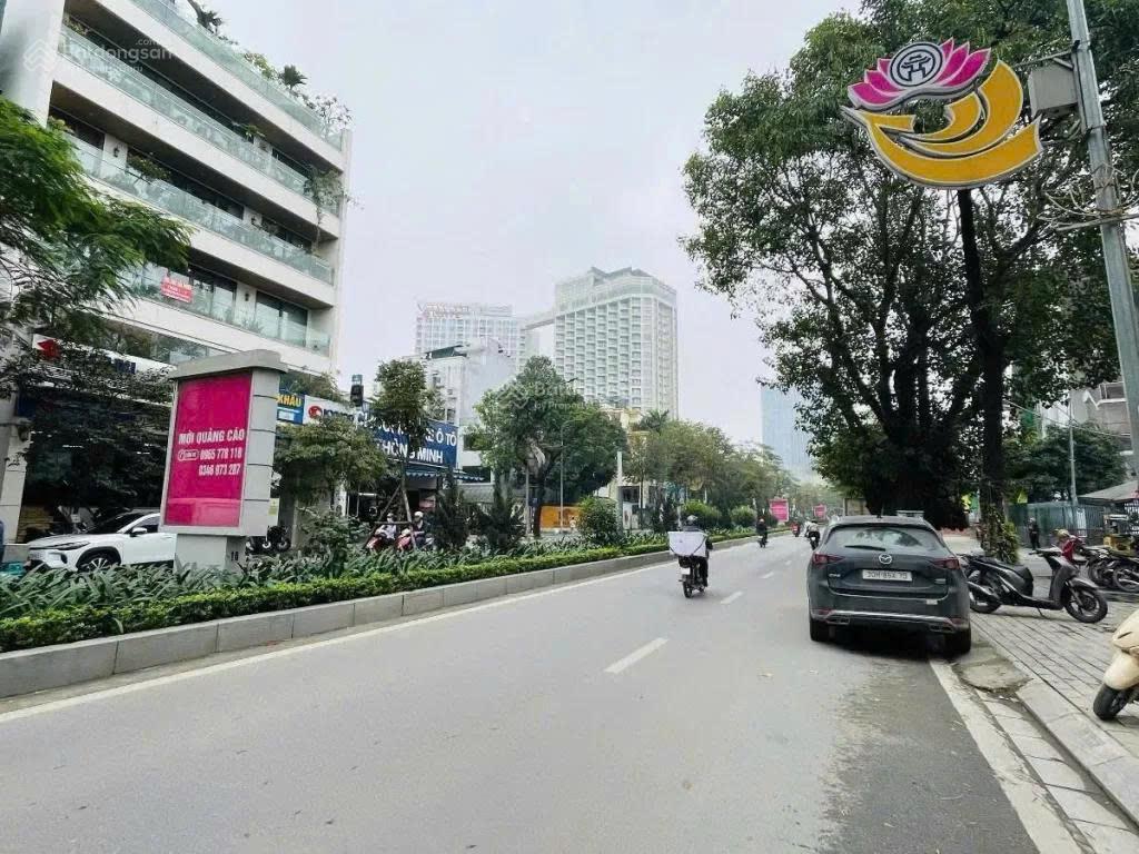 Bán đất mặt phố Lạc Long Quân - Tây Hồ, 268m2, MT 9.5m, 67 tỷ